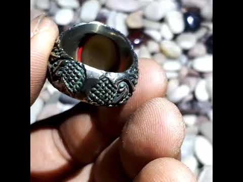 Cincin batu kristal druzy ungu. 