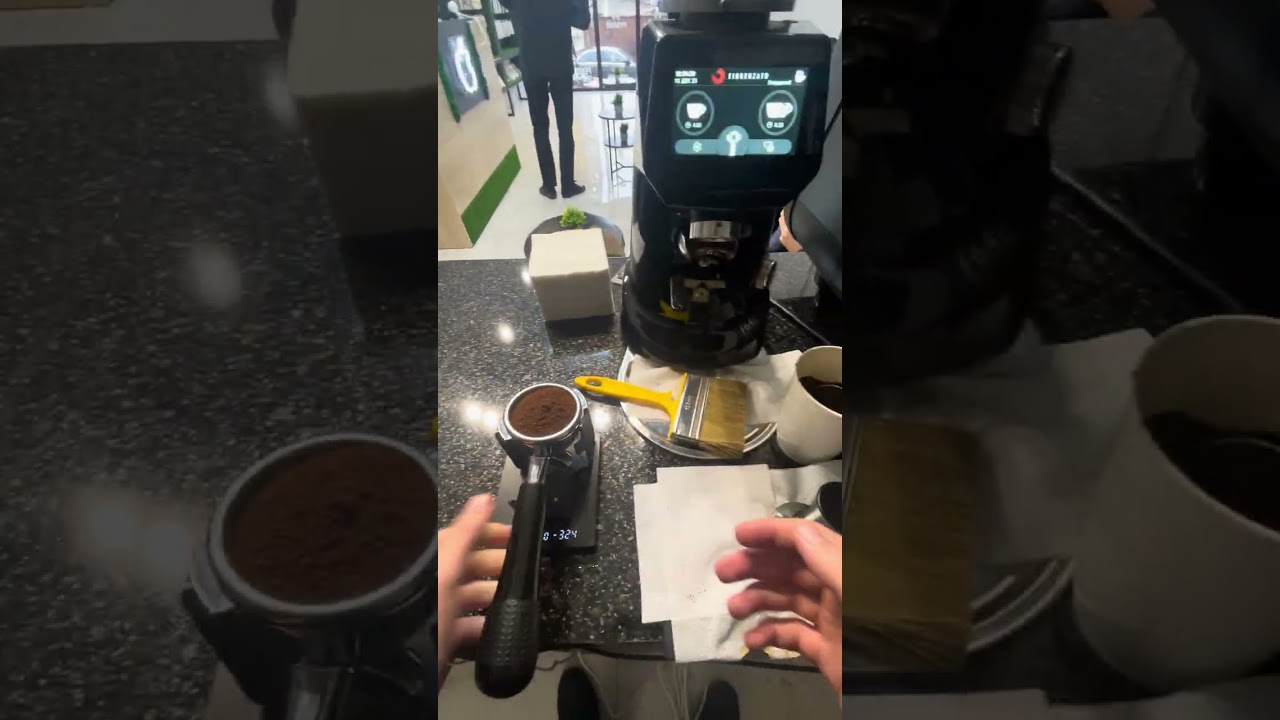 Чуть работы за баром