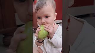 ANVI NE 1ST TIME KHAYA MANGO#cutebaby #vairlshort #😍😍