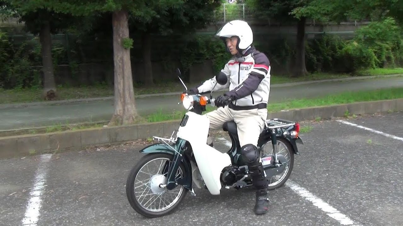 カブ50の乗り方 操作の基本は 発進と停止はこうやる ホンダスーパーカブ50 Youtube