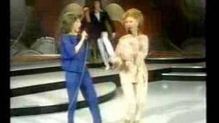 Lena Zavaroni duets with Lulu, and gets attacked by an Emu