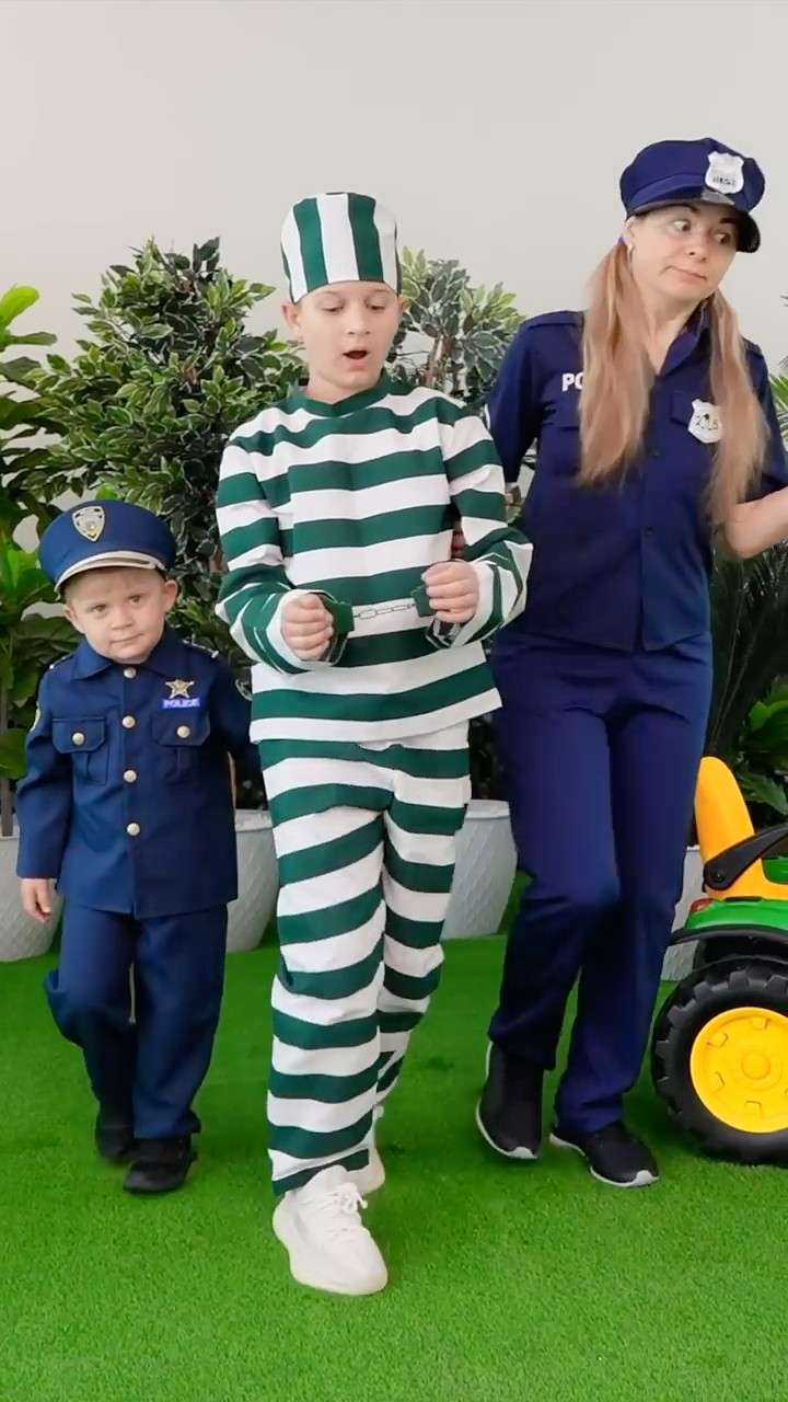 Oliver Opened His Own Police