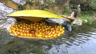 👑A huge golden clam with an astonishing number of pearls inside