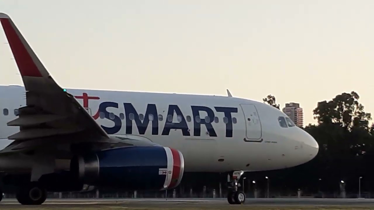 Airbus A 320 LV-KFX JetSmart pista 13