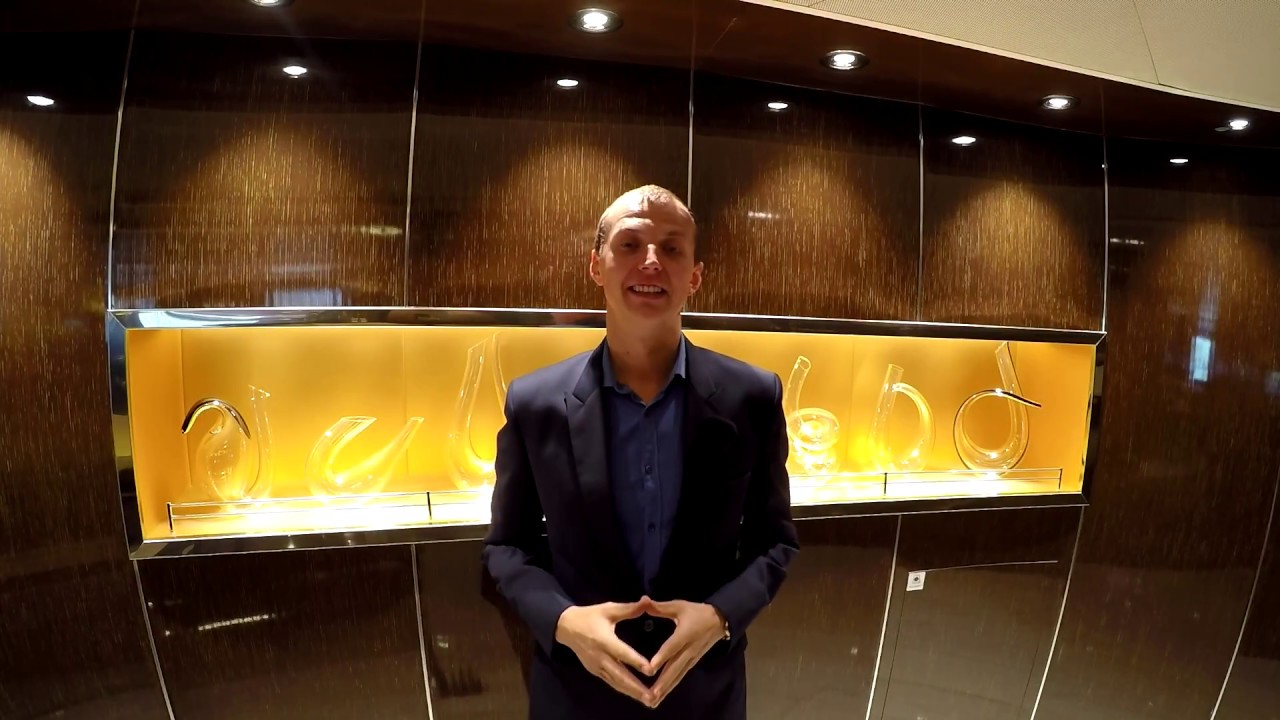 Decanting wine. Truth and myths.