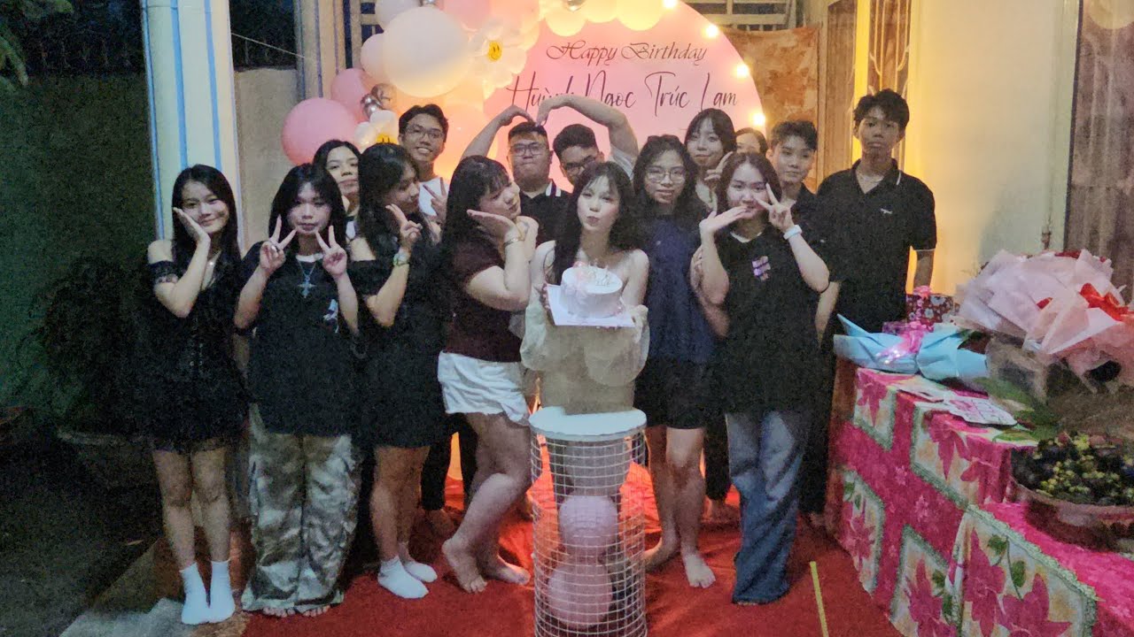 Sinh nhật Bình Rượu Mơ tuổi 18.