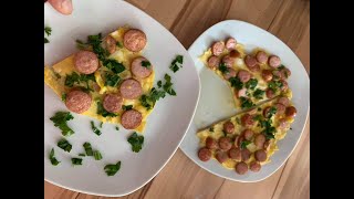 وجبة عشا سريعة بيض مع هوت دوغ Eier mit Wurst für Abendessen