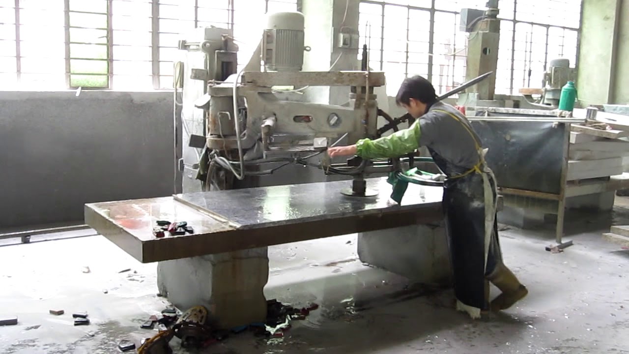 Полировщик камня вакансии. Камнеобрабатывающий цех. Полировщик камня вакансии. Станок шлифовальный коленно-рычажный. Распил камня.