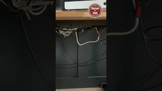 Hoe Verberg Je Snoeren Onder Je Bureau