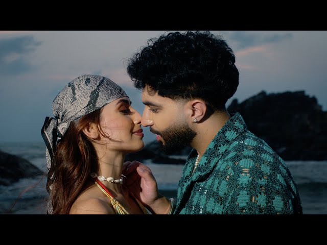 ADDICTED - TEGI PANNU | NAVAAN SANDHU | MANNI SANDHU (OFFICIAL MUSIC VIDEO) class=