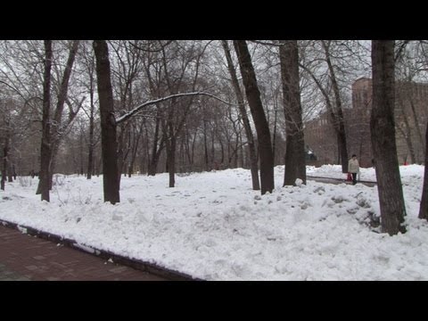Vídeo: Quando Abrir Uvas Na Primavera? Quando Abri-lo Após Os Abrigos De Inverno Na Rússia Central E Na Bielo-Rússia? A Que Temperatura Pode Ser Aberto?