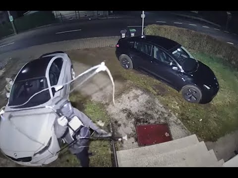 Relay Attack with Massive Antenna - Criminals Steal BMW M2 Competition in 56s - Tesla Not Looked At