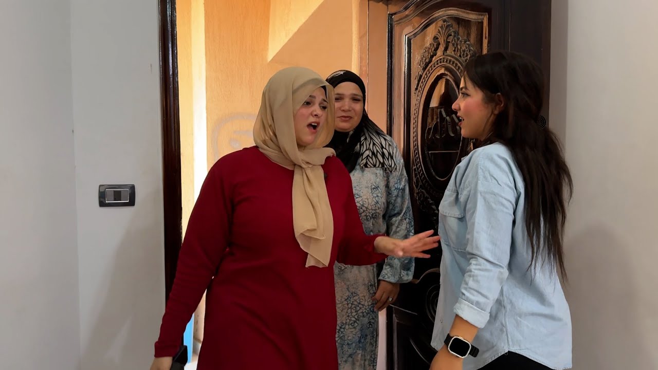 دخلت عليها حمتها وبنتها المطلقه خدوكل حاجه والزوج ساكت بحجت رضا الام