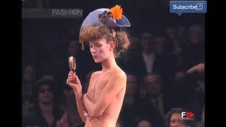 Vivienne Westwood on X: Revisiting 90's Westwood - Kate Moss on the  catwalk for the Spring/Summer '95 collection, Erotic Zones   / X