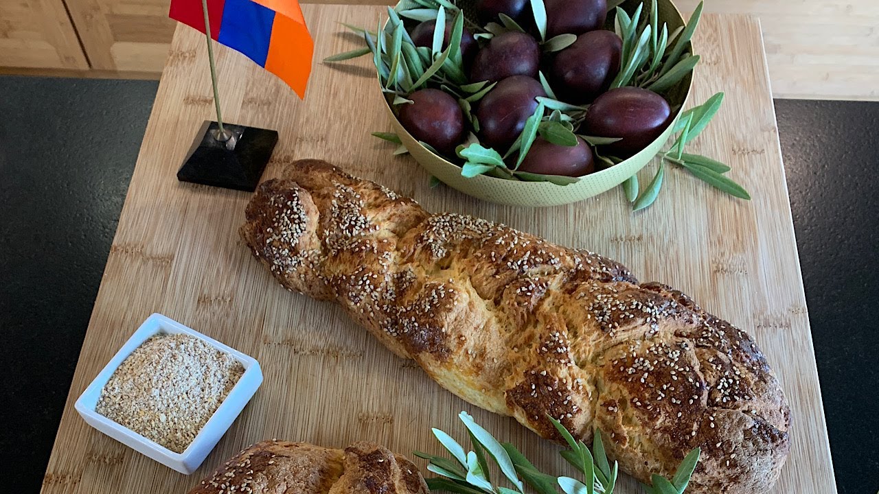Tcheurek Arménien et oeufs rouges pour pâques