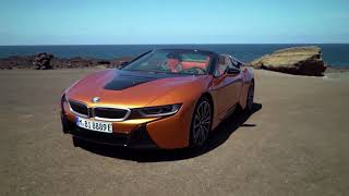 The BMW i8 Roadster - two-seater with electrically operated soft-top roof screenshot 4