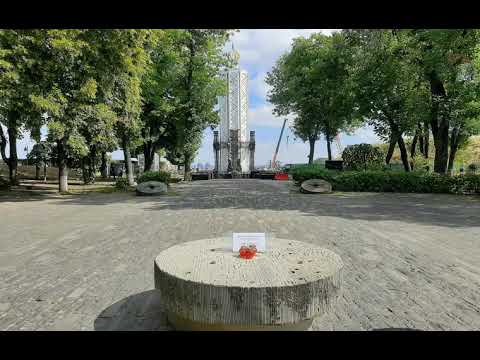 В Киеве вандалы осквернили скульптуру о Голодоморе: надругательство над памятью (фото).