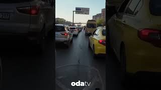 İstanbulda Bir Sürücünün Yolcu Minibüsüyle Kaldırımda Ilerlemesi Kameraya Yansıdı