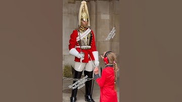 "De hartverwarmende band van een bijzonder kind met de Koninklijke Garde" #Shorts