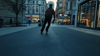 Whizzing through streets on inline skates until sunset - Mateo