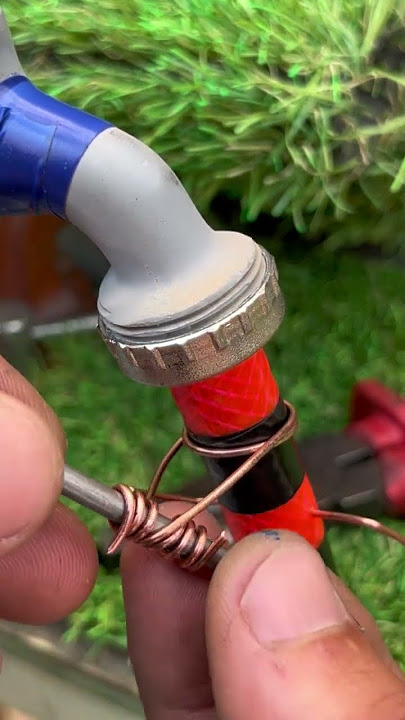 Fixing a hose without a clampSimple and firm trick#CaliGarage #HoseFix #DIYPlumbing