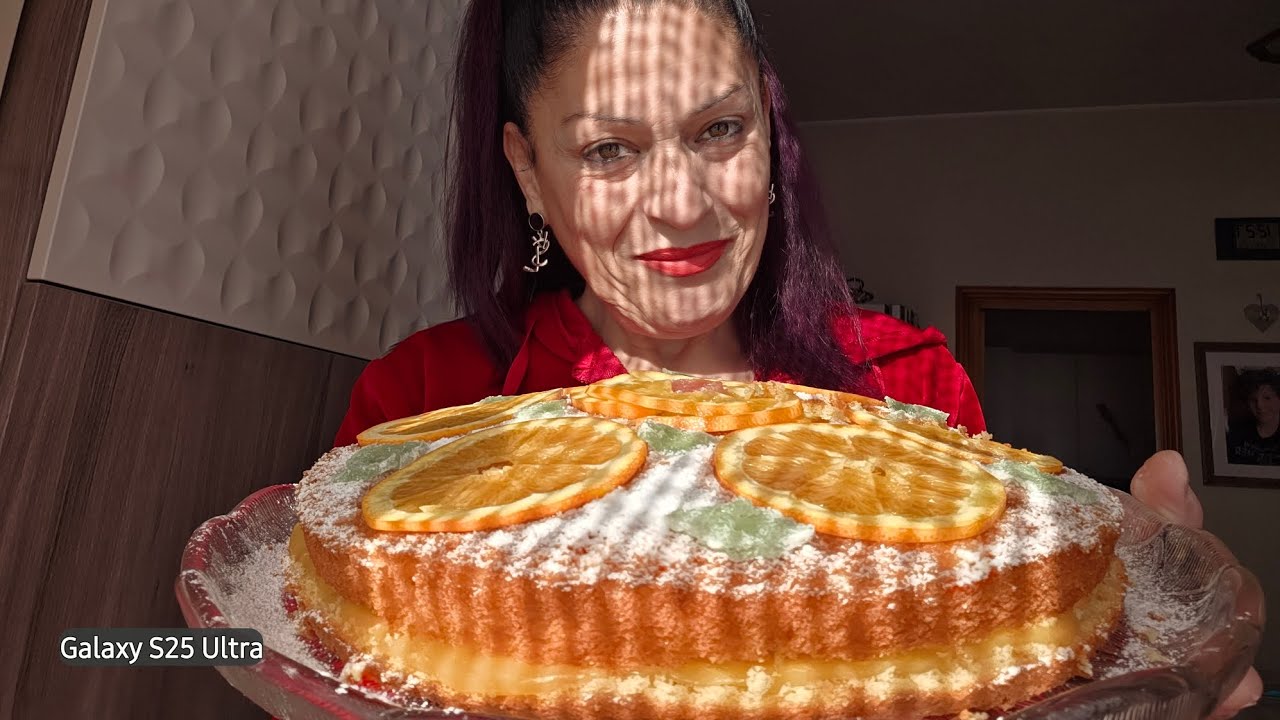 Torta all'arancia con crema all'arancia senza uova e senza latte.  