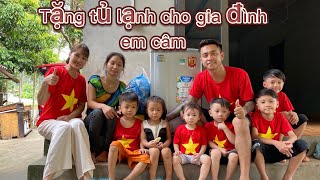 Tặng tủ lạnh và lương thực cho gia đình e gái bị câm cùng mẹ già và con nhỏ | Sơn sì vlog