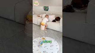 When The Baby Saw The Sleeping Mother, She Almost Fell Off The Sofa.