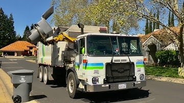 Autocar ACX - Heil DuraPack Python Garbage Truck