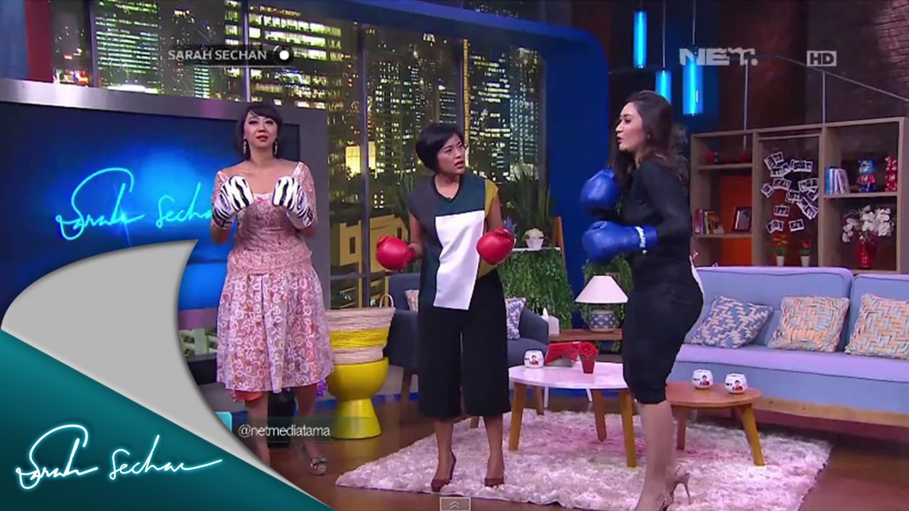 Nafa Urbach mengajarkan Asri Walas dan Sarah Sechan teknik bela diri