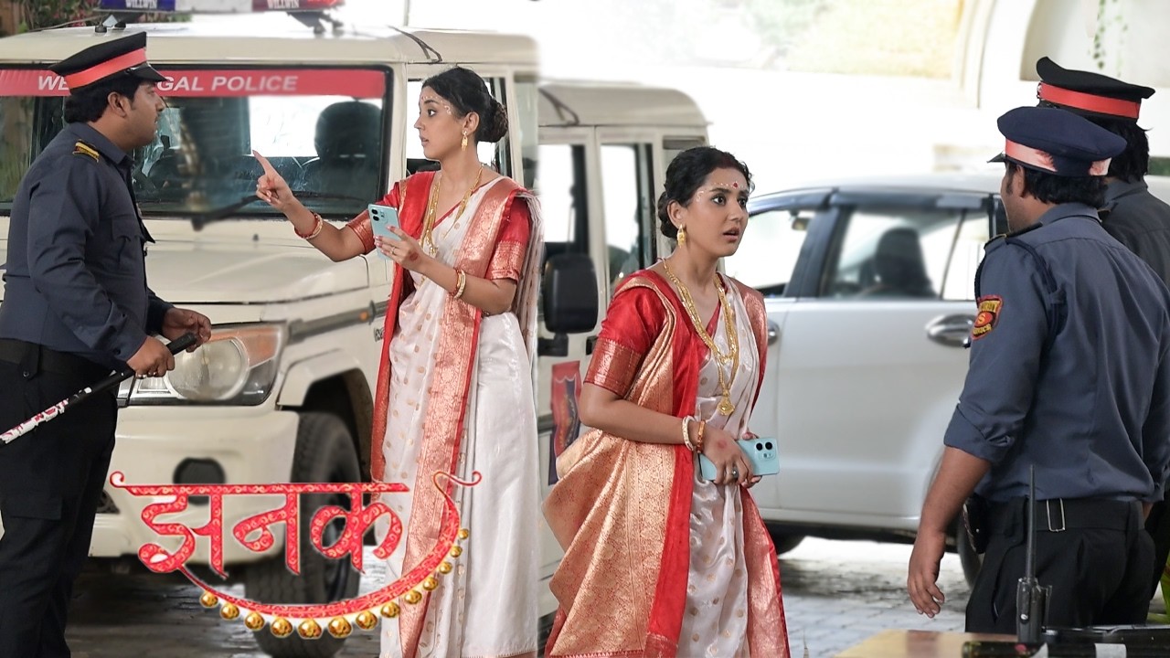 Джанак | Прибыл полицейский участок Джанака, и двое полицейских протянули руки и ноги, чтобы подо...