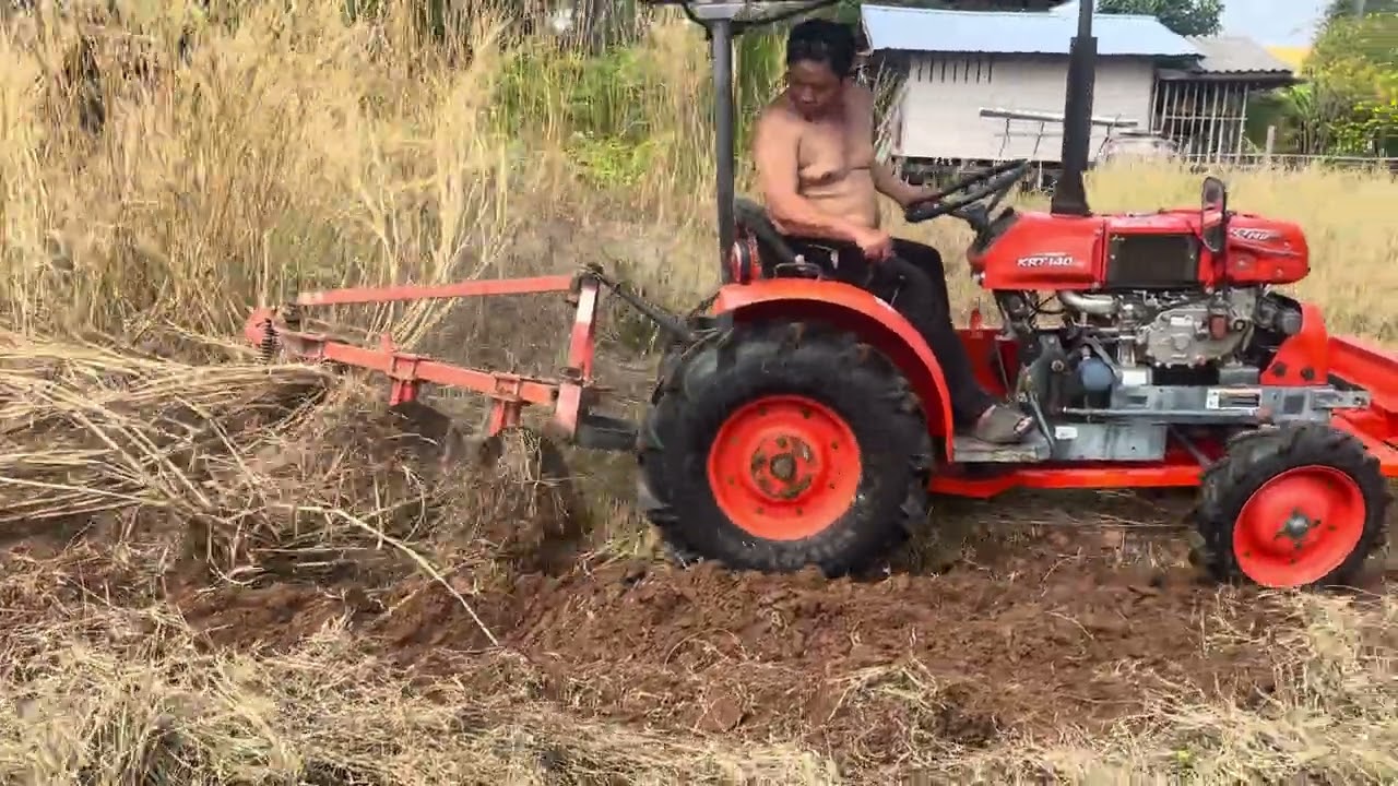 บรรยากาศส่งมอบรถไถนาเอนกประสงค์ KRT-140 ที่ อ.วัฒนานคร จว.สระแก้ว