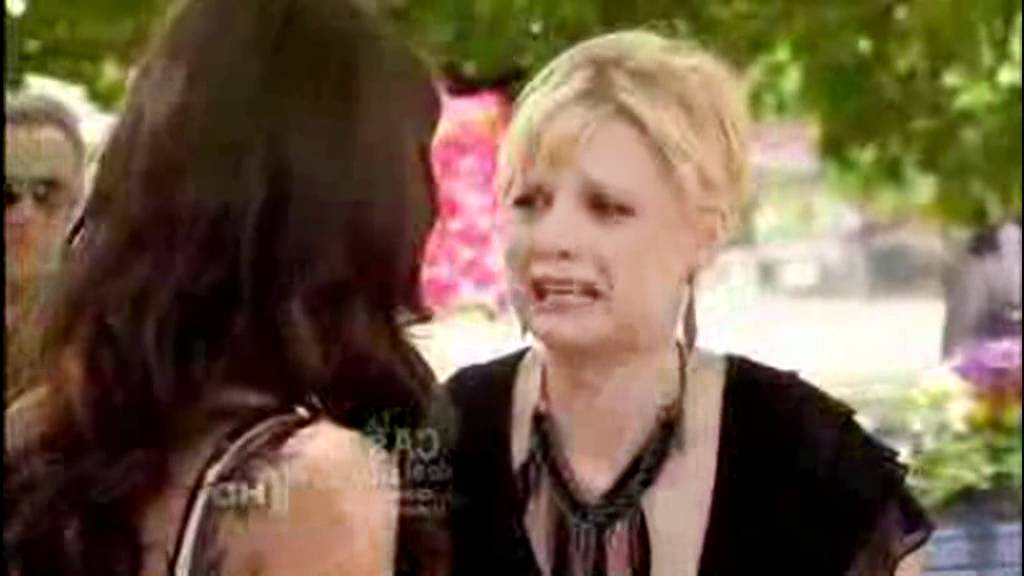 las peleas  con golpes de lola en mi corazon insiste