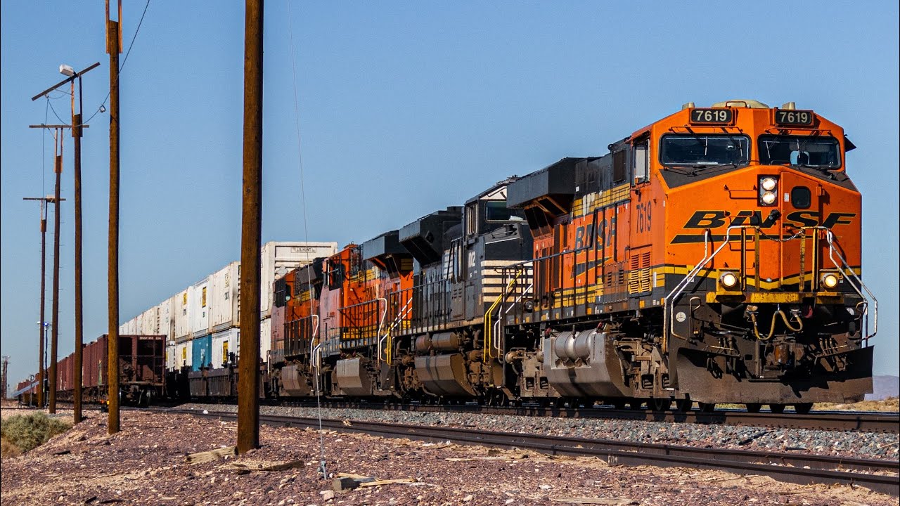 FAST! BNSF Freight Trains At Newberry Springs, CA! | H1, Ace Leaders, Train Meets.