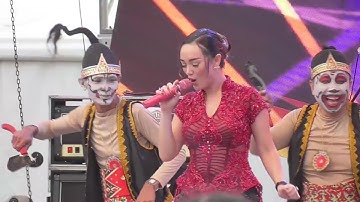 ZASKIA GOTIK - JUGARAN EMPANG - BIKIN NGGAK BERHENTI GOYANG