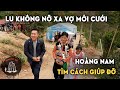 Hong nam au u tm cch gip gia nh lu trong l ci bn mng