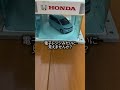 トミカタウンのホンダカーズが電子レンジにしか見えなかったのでホットドッグカーを温めようとした結果…サイズが想像以上だった😂