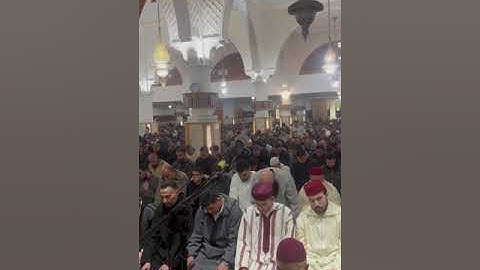 المقرئ الشيخ لعيون الكوشي من وسط مدينة امزورن في صلاة التراويح من سورة يونس