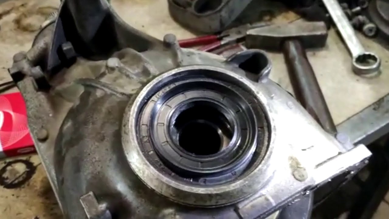 BMW 5er G30 потек сальник хвостовика заднего редуктора + заменили ...