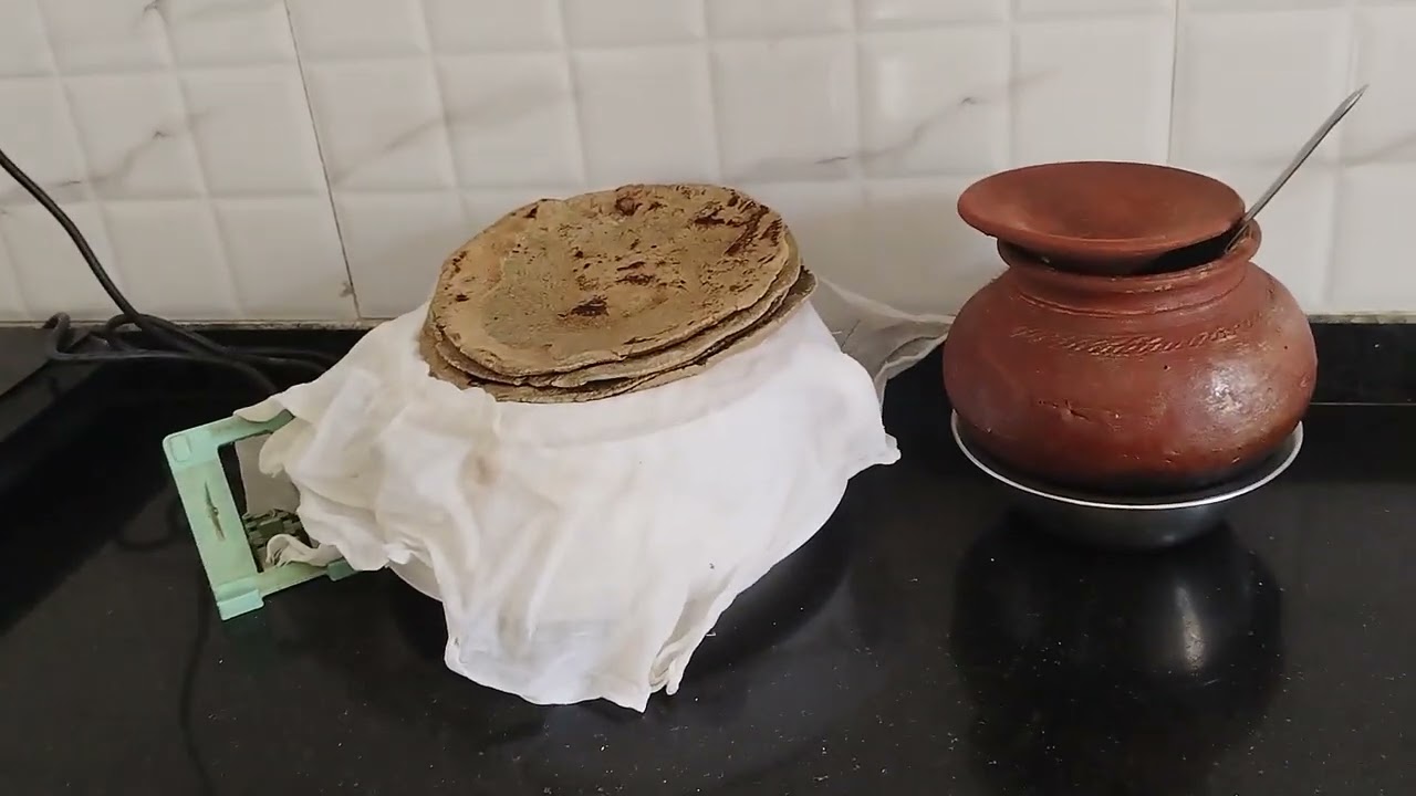 आज घर पर बने बजरी की रोटी और