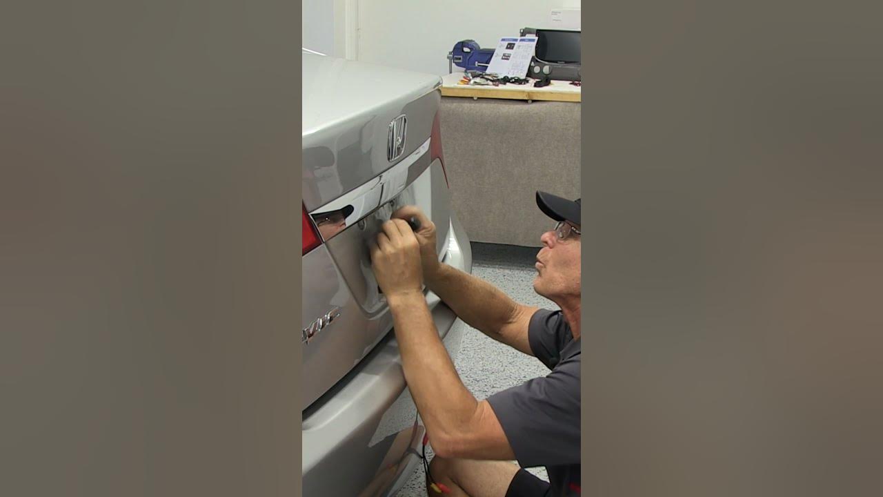 How to install a back up camera in a Honda Civic #backupcamera - YouTube