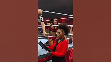 Lola Vice Cashes In Mid Match 