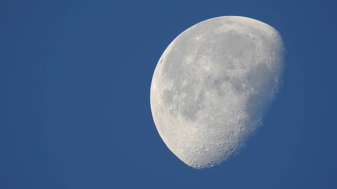 Other the moon. Как выглядит синяя Луна.