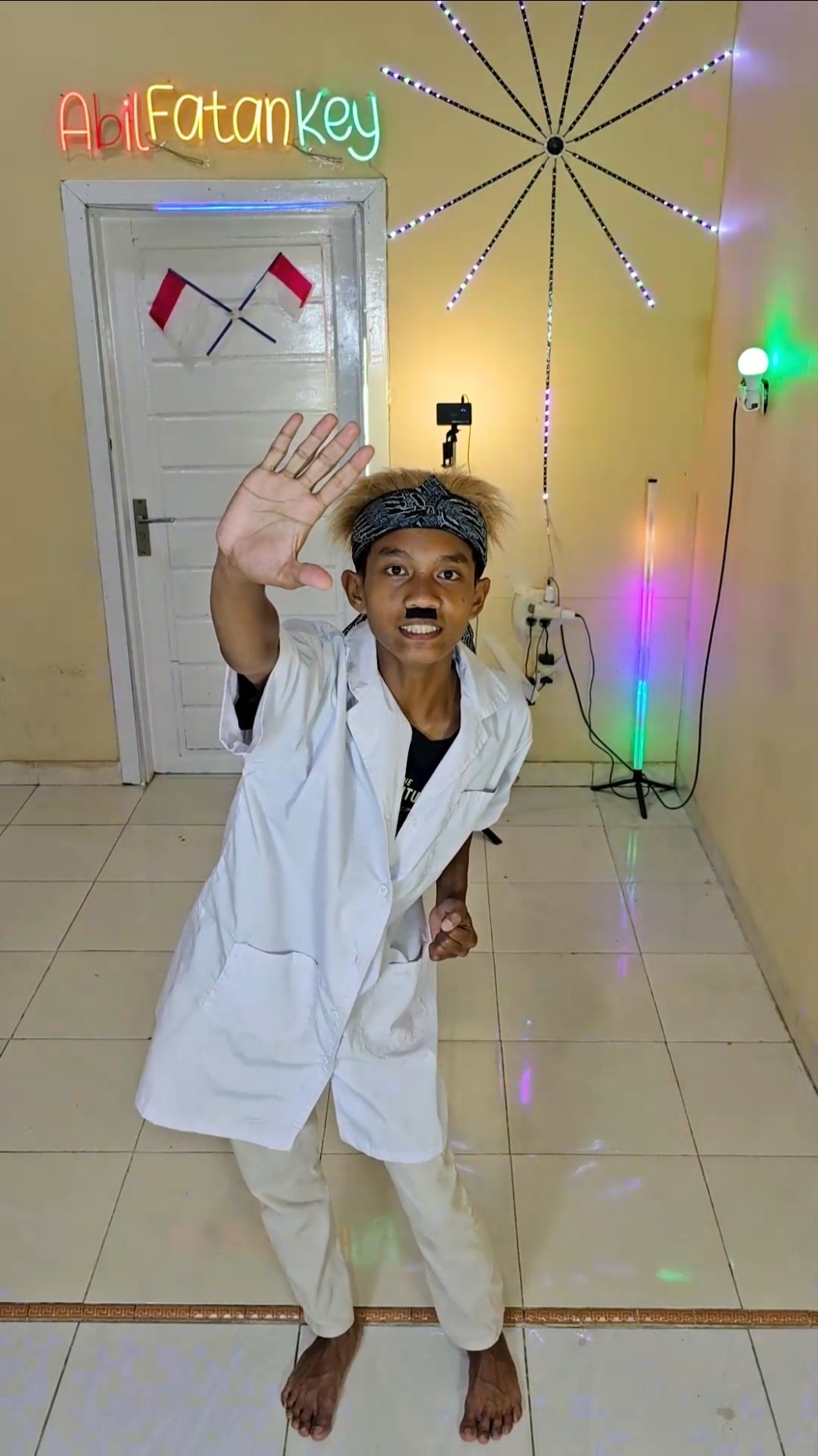 Fake doctor dancing funny
