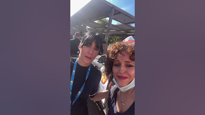 Cantante Aitana ayudando a los afectados de la dana💪🙏♥️#españa #valencia #shorts #dana #subscribe