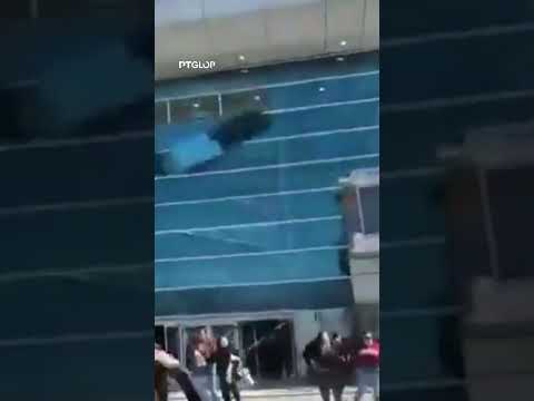 لقطات توثق الذعر واهتزاز الأرض والمباني لحظة حدوث زلزال عنيف في شمالي تشيلي