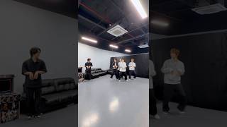 How WayV Prepares for a Showcase #WayV #威神V #鸢 #WayV_VisionWings #NCT_10TH_ANNIVERSARY