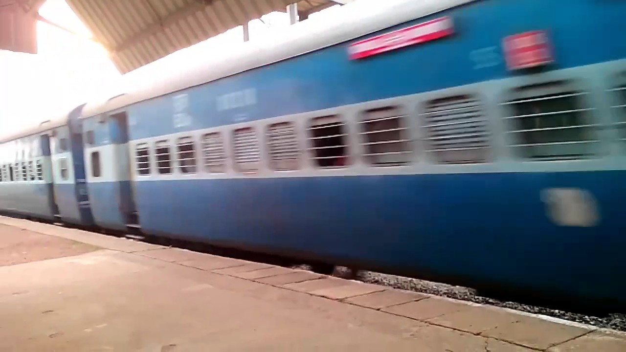 Rourkela gunupur rajyarani express with vskp wdm3d - YouTube