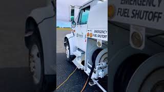 AIRCRAFT REFUELLING TRUCK FUELLING INDICATOR#shorts#airport#planespotting#fueling#trending#viral