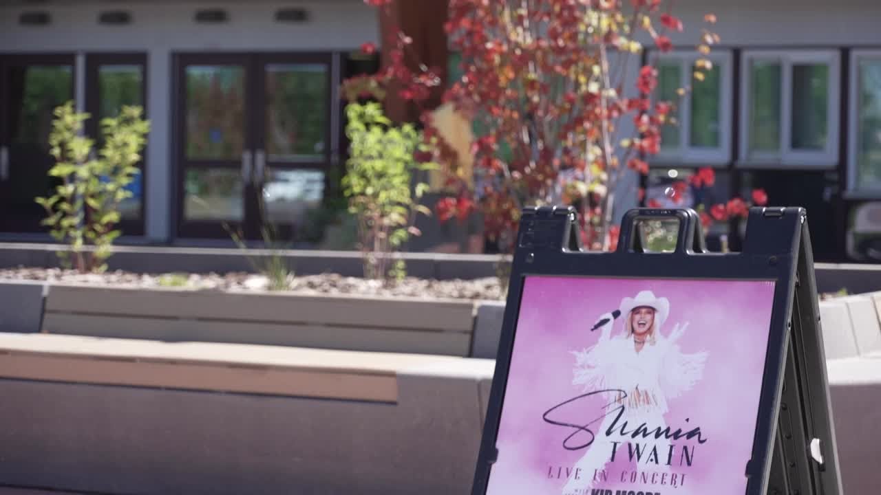 What to know before Shania Twain takes the stage in Missoula - YouTube